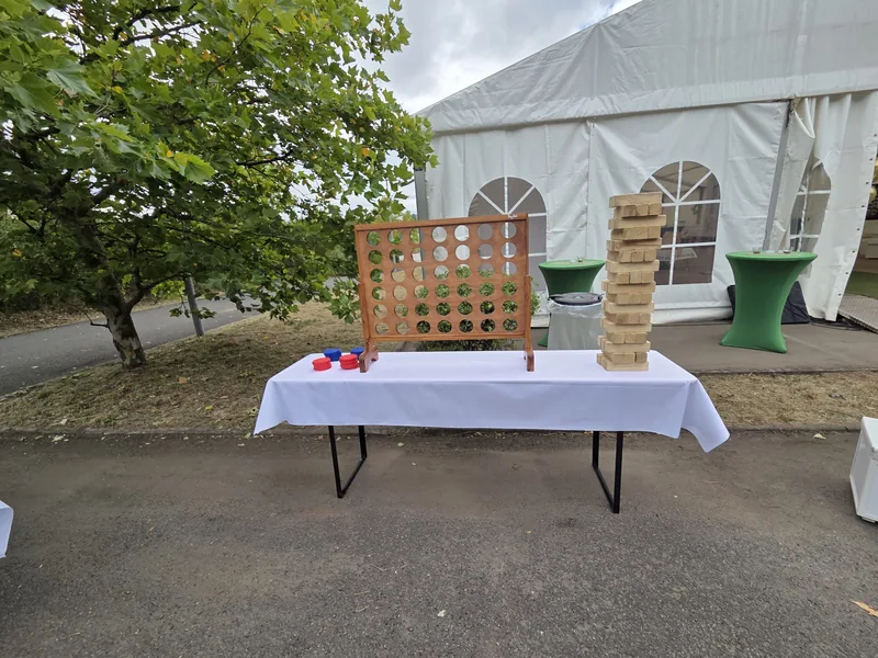 XXL Vier Gewinnt und Jenga beim Firmenjubiläum von Movianto