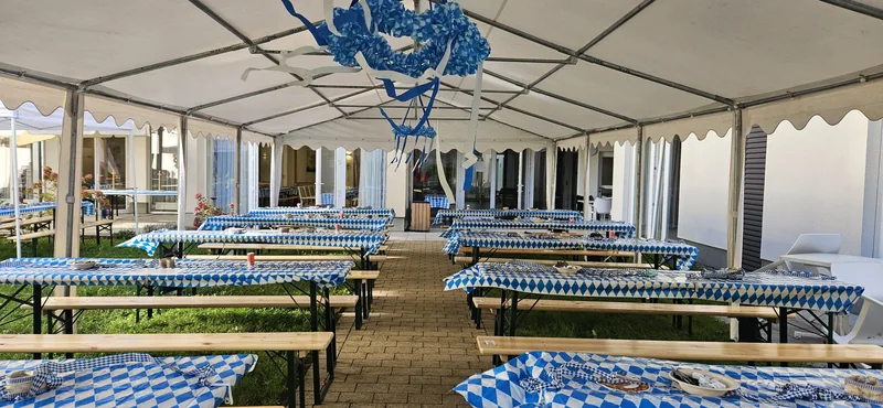 Dekorierter Oktoberfestbereich für ein Seniorenheim in Saarbrücken