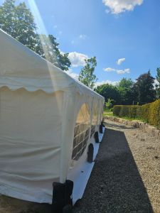 Festzelt 4x8m – inkl. Seitenplanen, weiß, mit Bodenrahmen