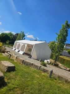 Festzelt 4x8m – inkl. Seitenplanen, weiß, mit Bodenrahmen