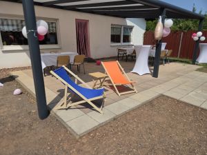 Holz-Liegestuhl für Hochzeit, Sommerfest & Event mieten