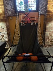 Basketballspiel mit elektronischem Zähler & 4 Bällen